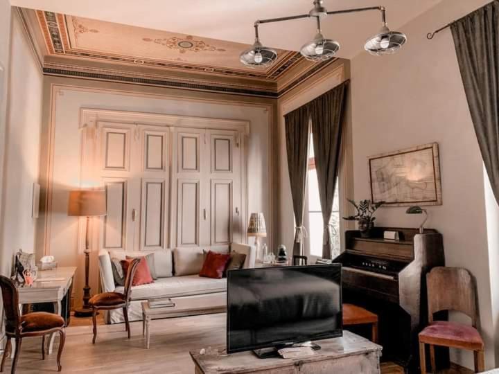 Emporikon Athens Hotel Екстер'єр фото